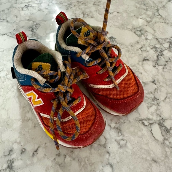 Toddler New Balance running shoes size 6 us. - Picture 2 of 4